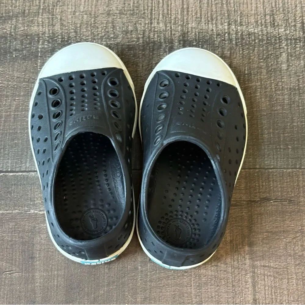 Native Shoes - Picture 4 of 8
